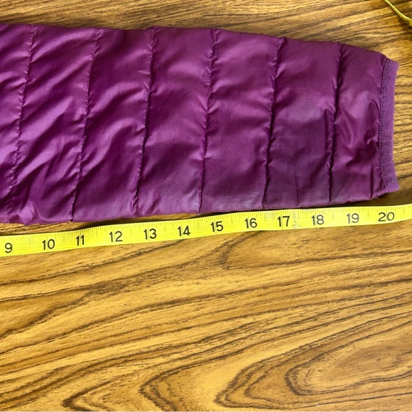 Patagonia Women's Dark Plum Goose Down Puffer Jacket Size S - Picture 9 of 16
